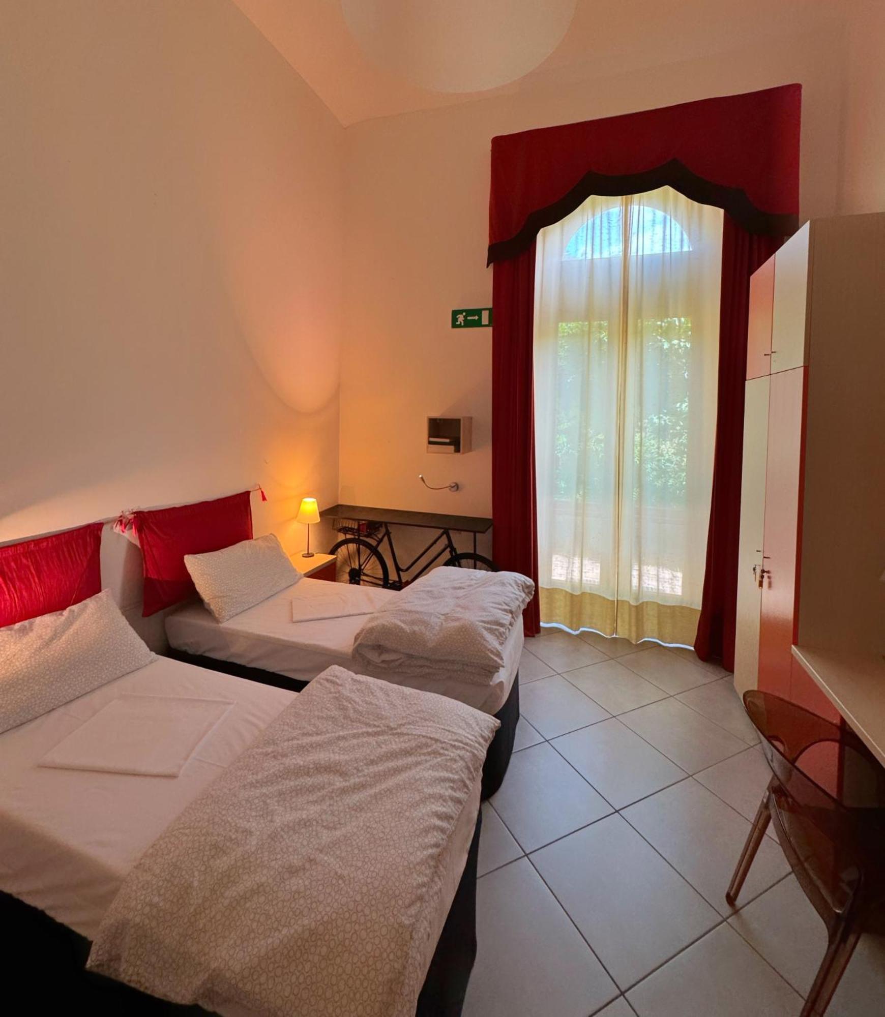 Auberge De La Gare - Dortoir & Ostello Hone Luaran gambar